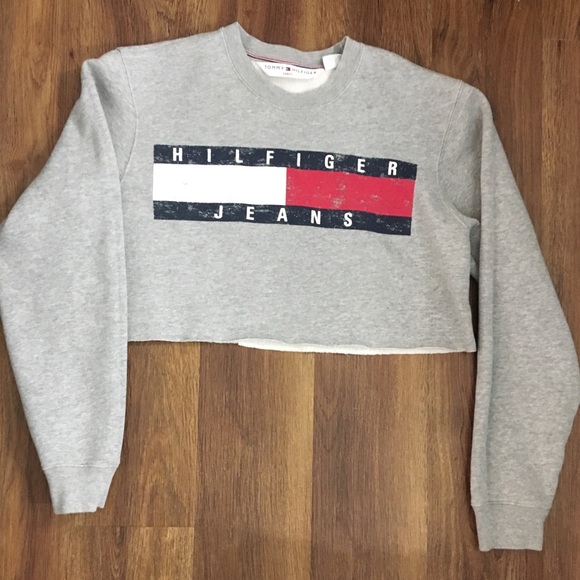 Tommy Hilfiger Sweaters - Tommy Hilfiger cropped pullover